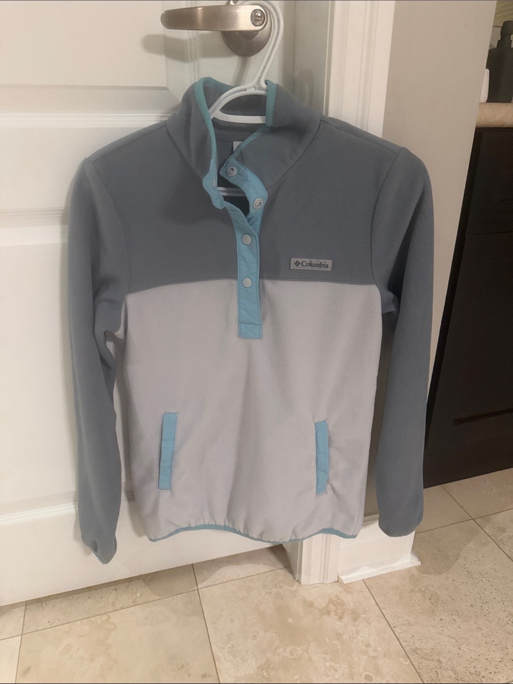 Columbia Women’s Two-Tone Gray and Light Blue Pullover Fleece